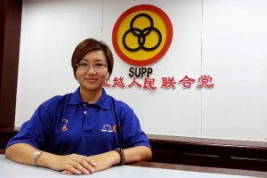 中央妇女组主席郑丽萍。