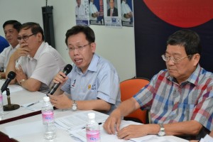 From right , Datuk David Teng and Dr. Sim Kui Hian.