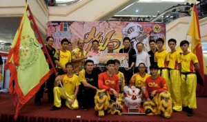 Tan Sri Peter Chin at the lion dance event in Miri.