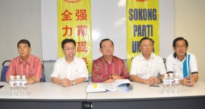 From left to right - Dato' Sebastian Ting, Dr. Sim Kui Hian, Tan Sri Peter Chin, Andy Chia and Lee Thin Hin.