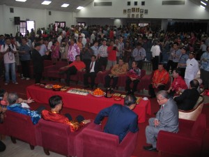 Crowded Sa'ati hall.