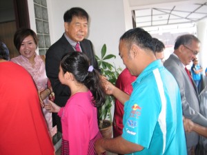 Dato' Sebastian Ting joining in the queue of SUPP leaders to wish guests happy new year.