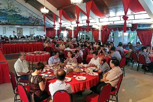 朋岭支部新春联欢会场面热闹。