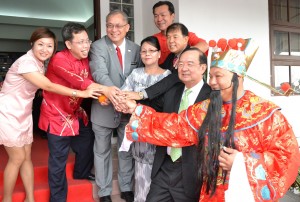 人联党众领袖展现团结一致的精神。