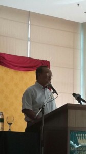 Chin asking voters to vote for Yussibnosh.