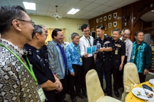 SUPP Youth, Tan Kai going through a leaflet with DCP Dato Law Hong Soon.