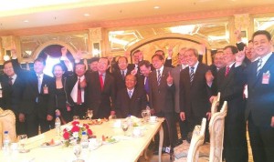 A jolly Chief Minister Tan Sri Adenan Satem asked everyone to Saati after the meeting. On the right is Datuk Amar Abang Jo and Datuk Amar Awang Tengah