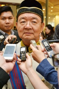 丹斯里陈华贵。