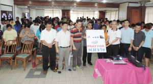 全体出席者为马航MH370客机乘客祈福。