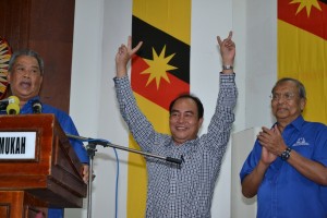 Candidate of BN announced by Muhyiddin. Looking on is Chief Minister, Tan Sri Adenan Satem.