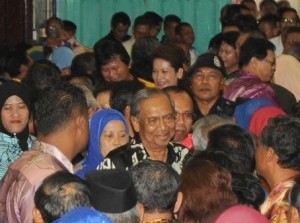 首长阿德南沙登在斯里阿曼人民集会上受到热烈迎接。