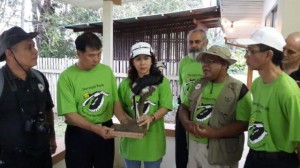 Dato' Sebastian and wife, Datin Slyvia Ting with the committee of the PCMNPS