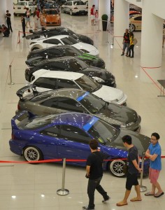 The Hills购物中心底楼举行的车展活动吸引公众。