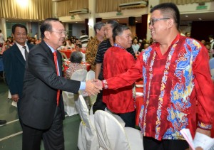 陈华贵莅临晚宴受到热烈欢迎。