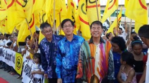 Dato' Sebastian Ting with SUPP Lambir Chairman, Lee Thin Hin and Kapitan Chai Soon Thin