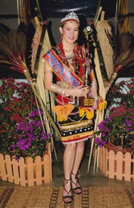 全国达雅比达友协会选美比赛代言人佩特丽霞。