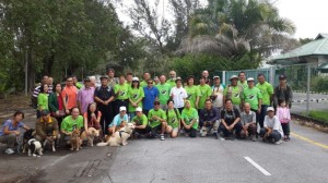 众人一起合影。