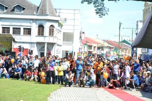 民众踊跃出席警察开放日活动。