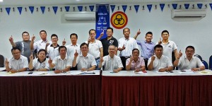砂人联党青年团团委们在会议后合影,前排左四为青年团团长陈开。