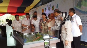 TYT Pehin Sri Taib Mahmud, his wife,