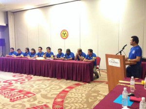 反新党加盟国阵从场面一瞥。