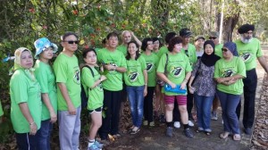Dato Sebastian, 5th from left, a mover for the park to be gazetted for the Miriams
