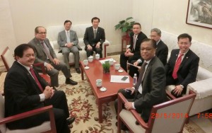 沈桂贤上议员与众联邦内阁部长交流。