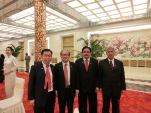 沈桂贤与参与访华行程的内阁部长合影。