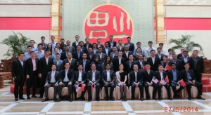 中联部青年与马来西亚青年代表团代表合影。