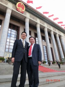 沈桂贤与马华总会长廖中莱合影。