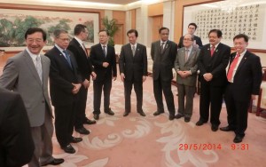 沈桂贤上议员与众联邦内阁部长合影。