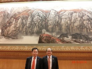 沈桂贤与联邦种植与原产业部长道格拉斯合影。