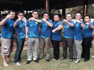 "蓝军"成员合影，右二为符祥威。