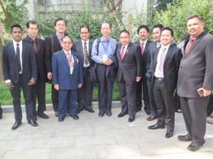 Tan Kai 3rd left with Tan Sri Kho Soo Kung at Beijing foreign university