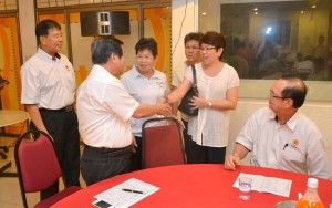 党中央领袖与文莪支部党员会面。