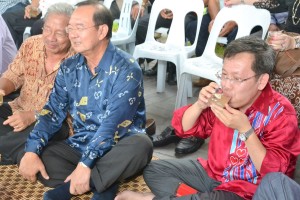 人联党领袖与人民党主席詹玛欣愉快交流。