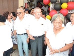 老党员踊跃出席，展示对党的忠心。