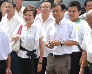 妇女组主席郑丽萍参与古晋支部党庆。
