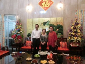 黄慧康阁下拜会潘斯里拿汀阿玛林素卿，在场包括沈桂贤。