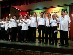 7th front right, Senator Datuk Dr Sim cheering the supporters