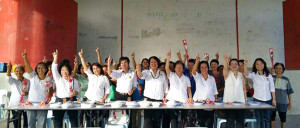 砂人联党文莪支部妇女组表态要郑丽萍继续出任中央妇女组主席，继续领导党内的妇女同志。