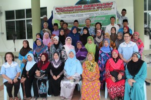 Tan Sri Peter Chin, his wife Ruby and Dato' Sebastian Ting joined another Ramadan program