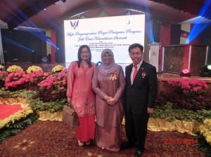 Senator Datuk Dr. Sim Kui Hian with his wife and Datuk Rohani Abdul Karim