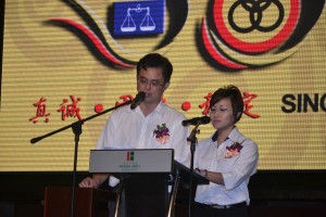 晚宴联合筹委会主席陈开及郑丽萍一起致词。