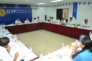 党中央常务委员会会议进行时摄。