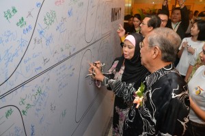 Remebering MH 17 victims