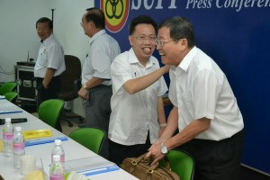 Sharing a joke, Senator Datuk Sim and Datuk David Teng
