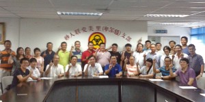 北砂柏戈奴、卑尔骚、埔奕、史纳汀及兰卑尔支部代表与人联青领袖合影。 