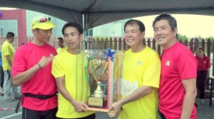 Jenang anak Ungken getting the male championship from Dato' Sebastain challenge trophy