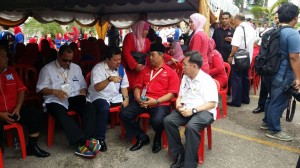 副首相慕尤丁及人联党主席沈桂贤与当地领袖交流。 